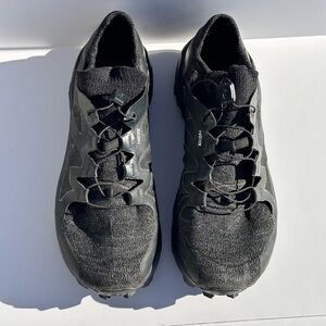 Salomon cross 2 pro Contagrip matrix woman’s size 9 Black sneakers